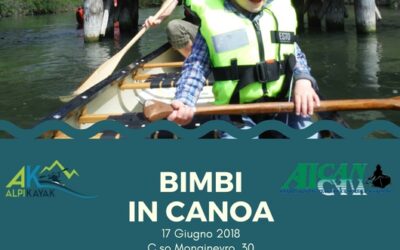 Bimbi in canoa